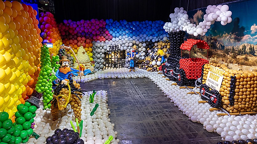 התערוכה "Balloon Story - מסע בזמן"