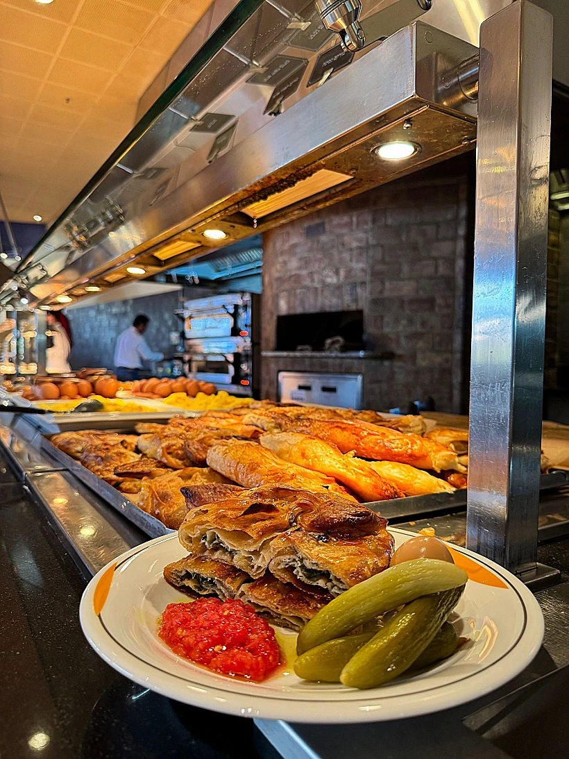 בופה בוקר, מלון דן