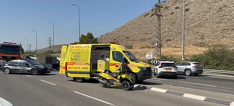 ניידת מד"א בזירת התאונה בכביש 90 סמוך לשדה אליעזר שבצפון