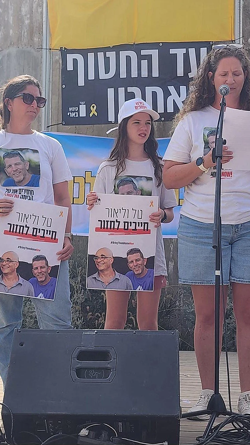 אלה חיימי, אשתו של החלל החטוף טל חיימי, בקיבוץ בארי