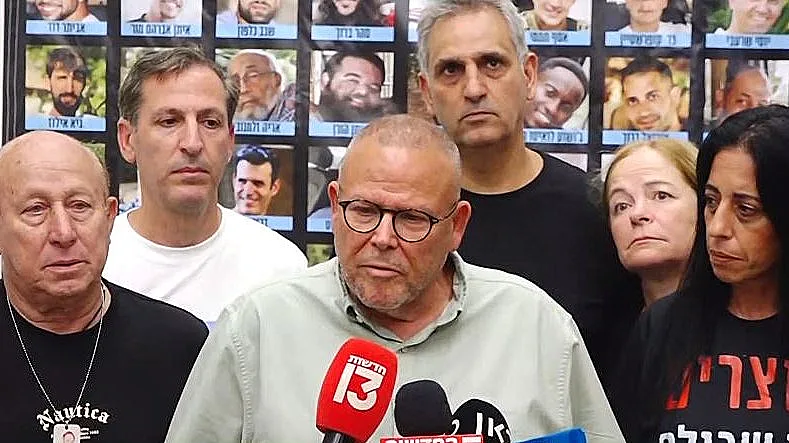 יו"ר ההסתדרות ארנון בר-דוד בכיכר החטופים