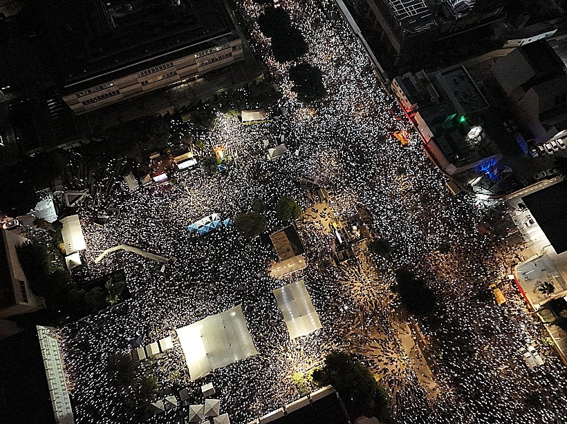 מיצג האורות בכיכר החטופים