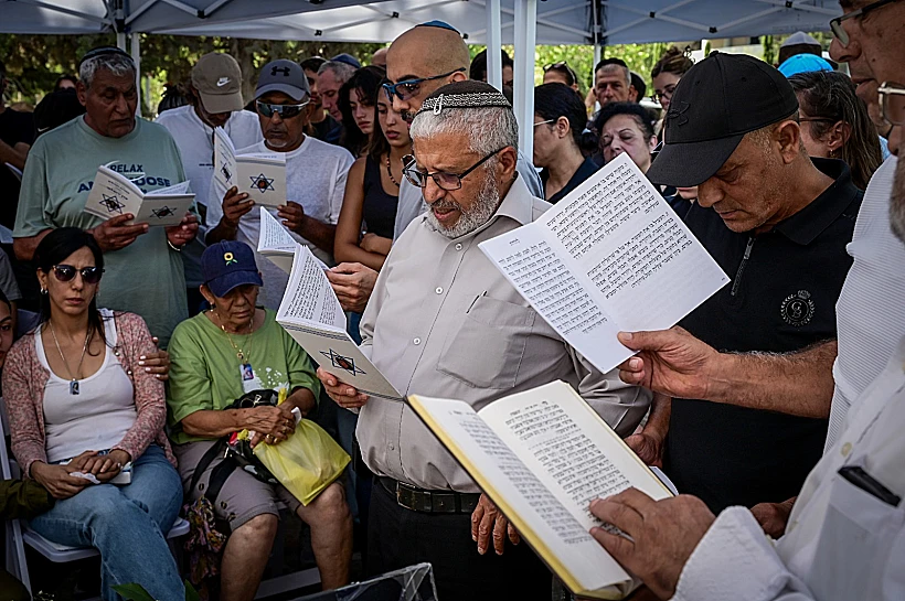 אזכרתה של עדן ירושלמי בבית העלמין ירקון