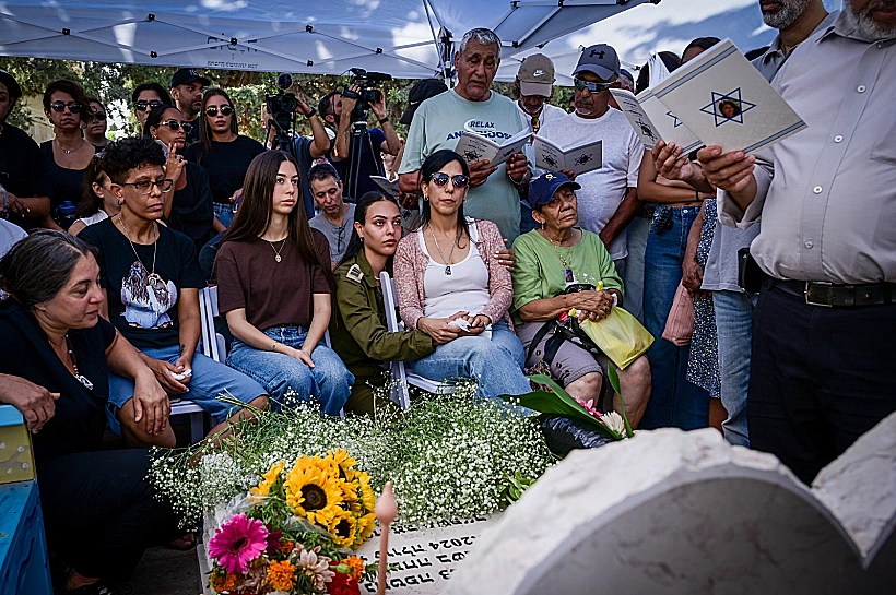 אזכרתה של עדן ירושלמי בבית העלמין ירקון