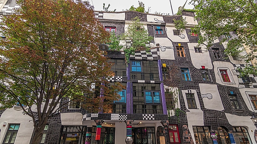 מוזיאון הונדרטוואסר - בית האומן (kunst haus) בווינה