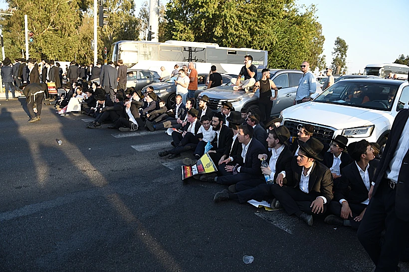 חסימות כבישים במחאת חרדים קיצונים