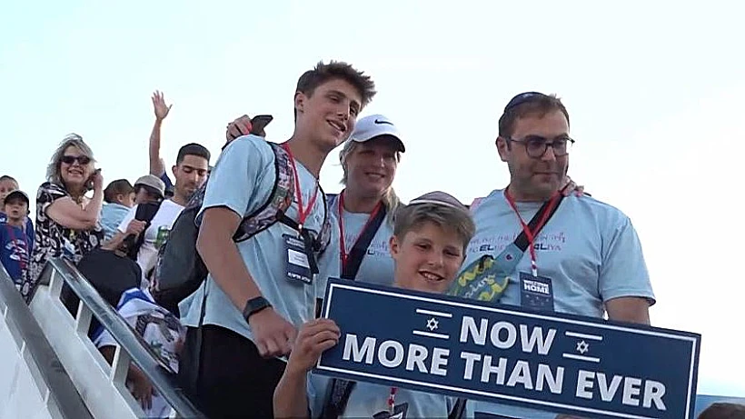 עולים חדשים נוחתים בנתב"ג