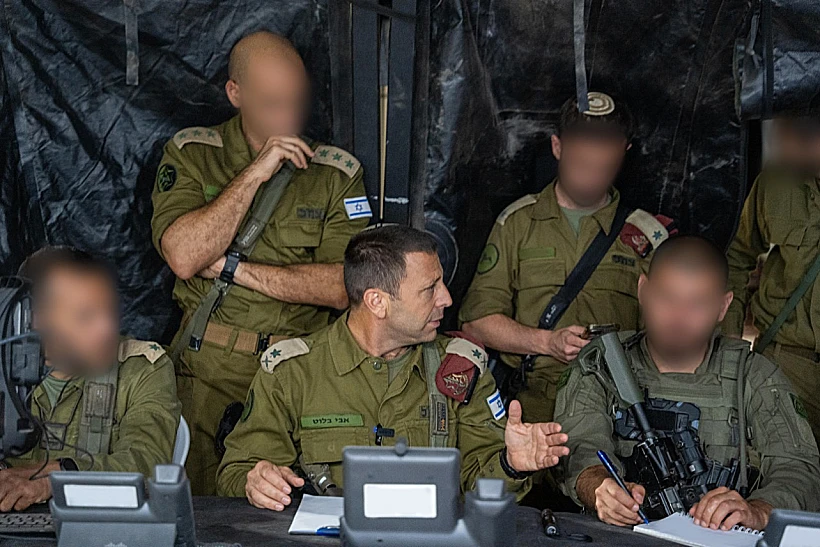 אלוף פיקוד המרכז אבי בלוט בזירת הפיגוע בבנימין