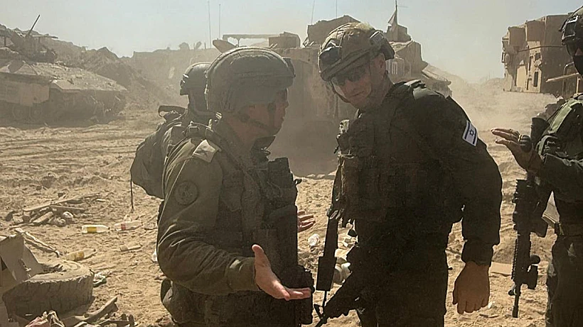 מפקד חיל האוויר תומר בר עם מפקד אוגדה 99 תא"ל יואב ברונר