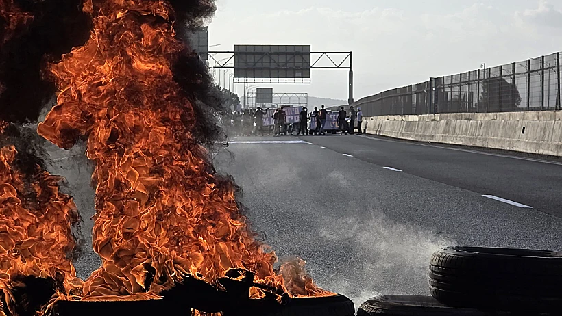 צמיגים בוערים על כביש 1
