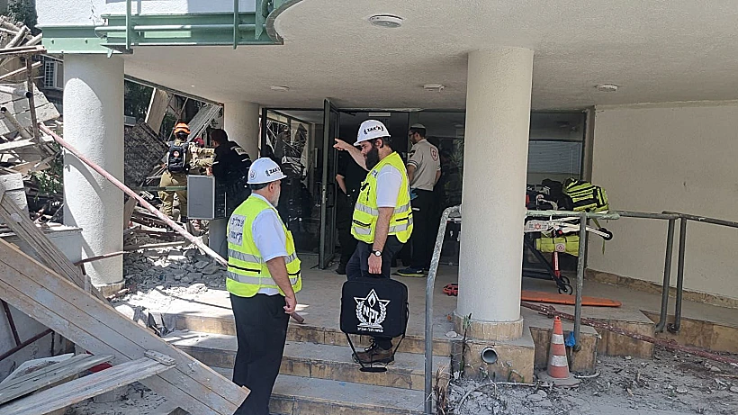 זירת קריסת הפיגומים ברחוב רנ"ק בתל אביב