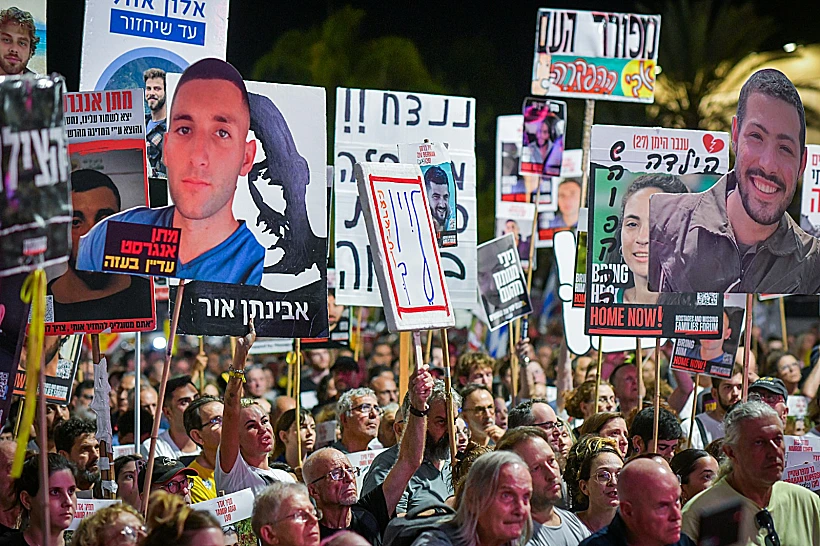 רבבות מפגינים בכיכר החטופים