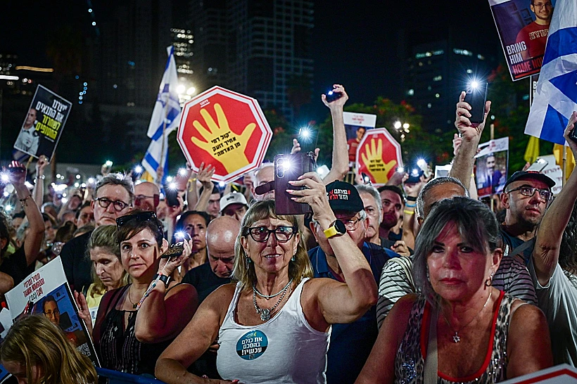 רבבות מפגינים בכיכר החטופים