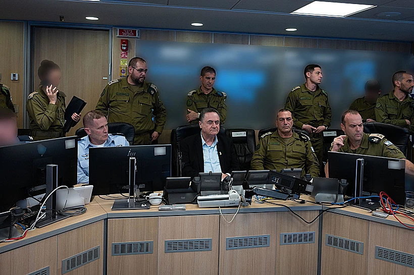 שר הביטחון, הרמטכ"ל, מפקד חיל האוויר וראש אמ"ן בקריה