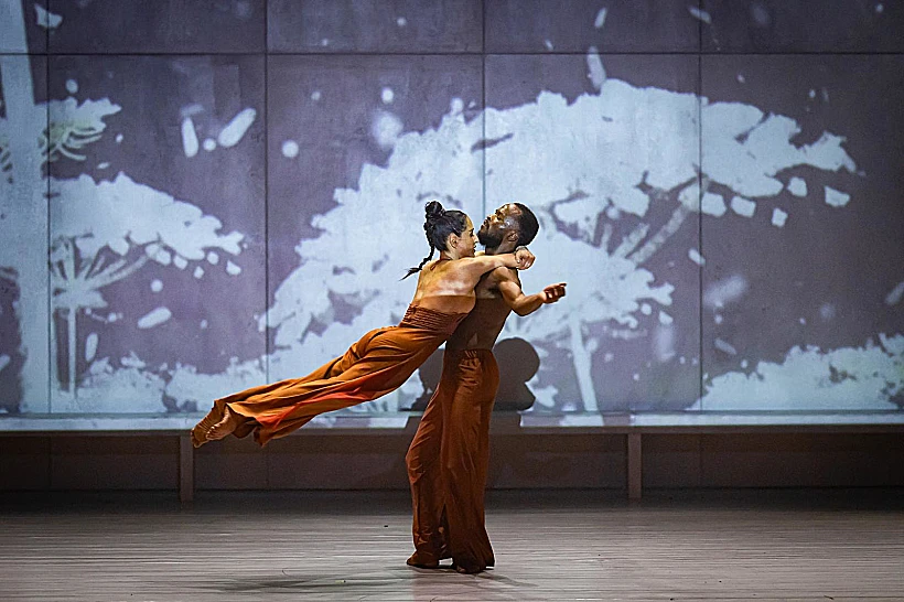 מתוך המופע "סופי", של יעל שילר