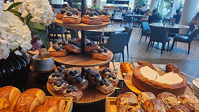 ארוחת בוקר במלון "דיויד קמפינסקי תל אביב"