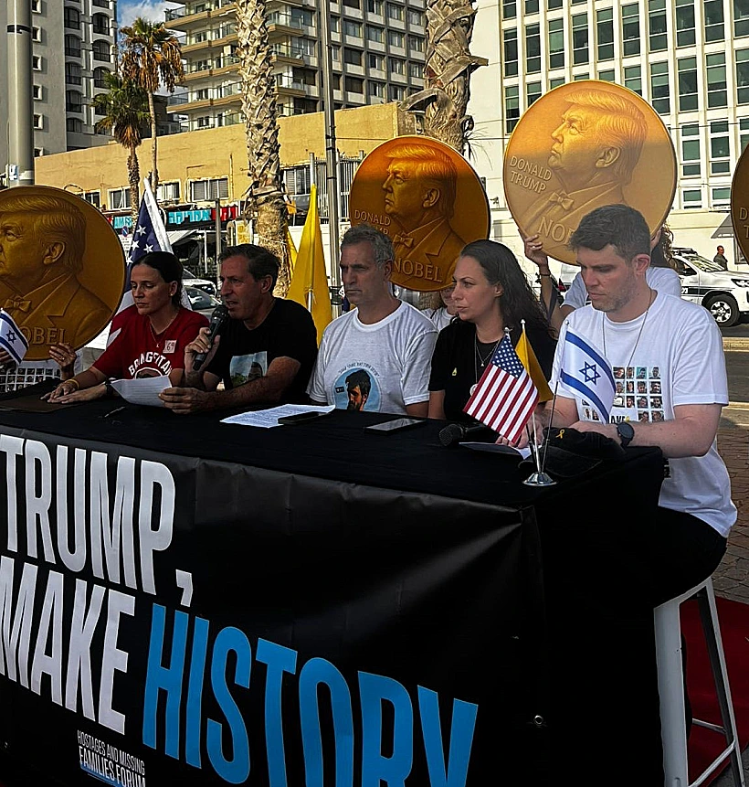 משפחות חטופים מול שגרירות ארה"ב