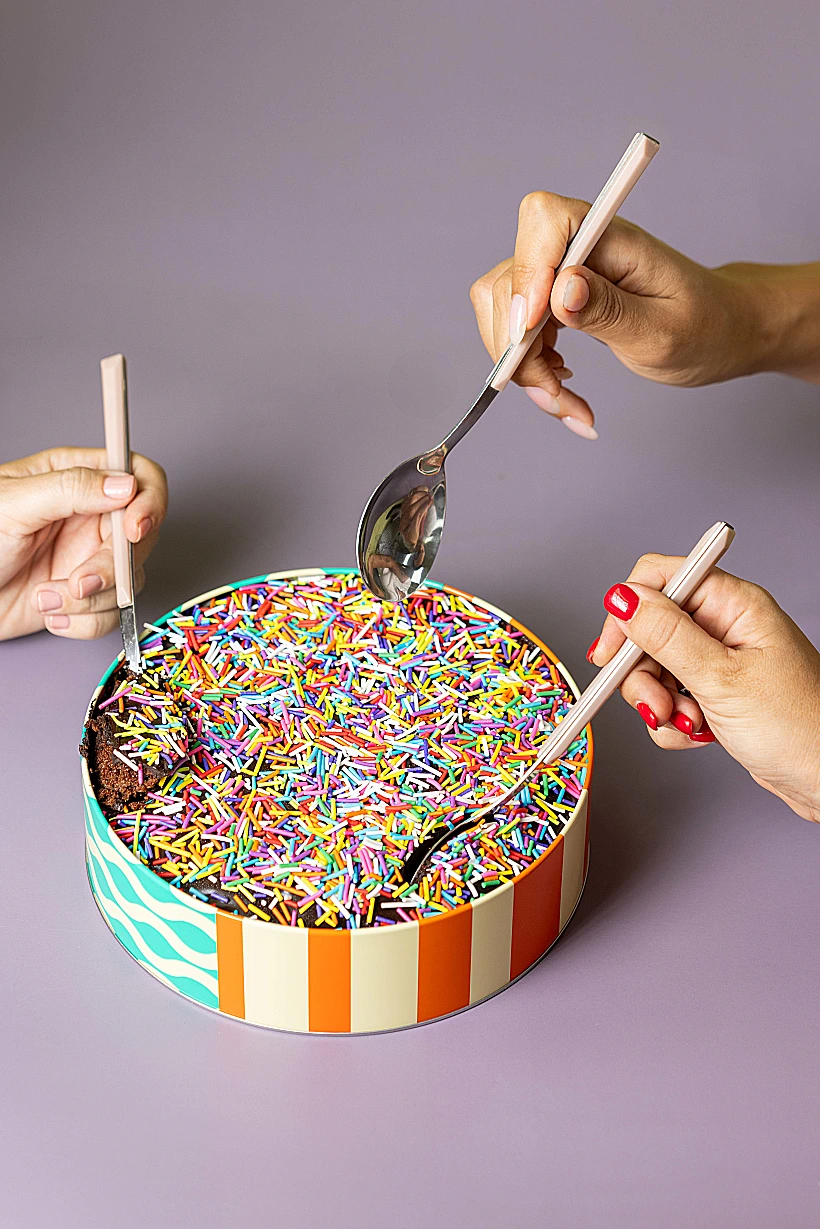 דניאל עמית, עוגה