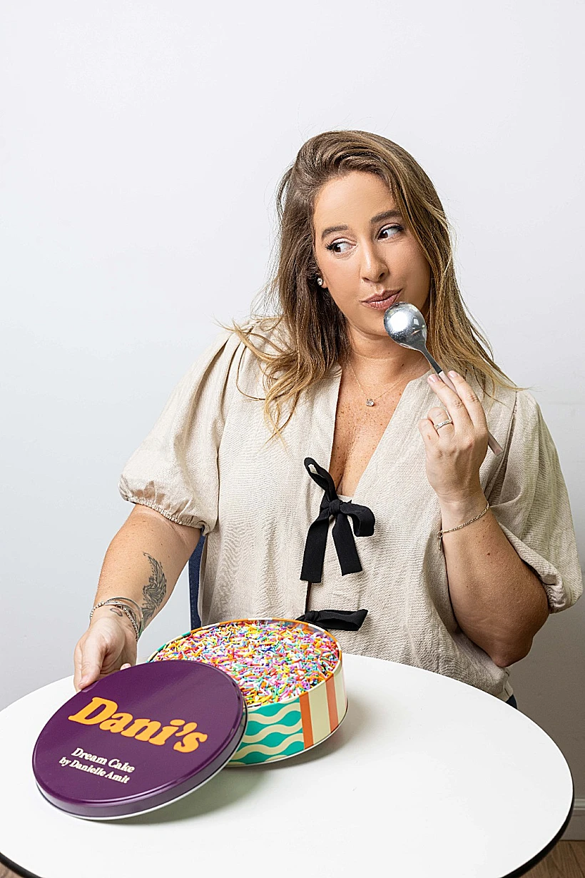 דניאל עמית, עוגה