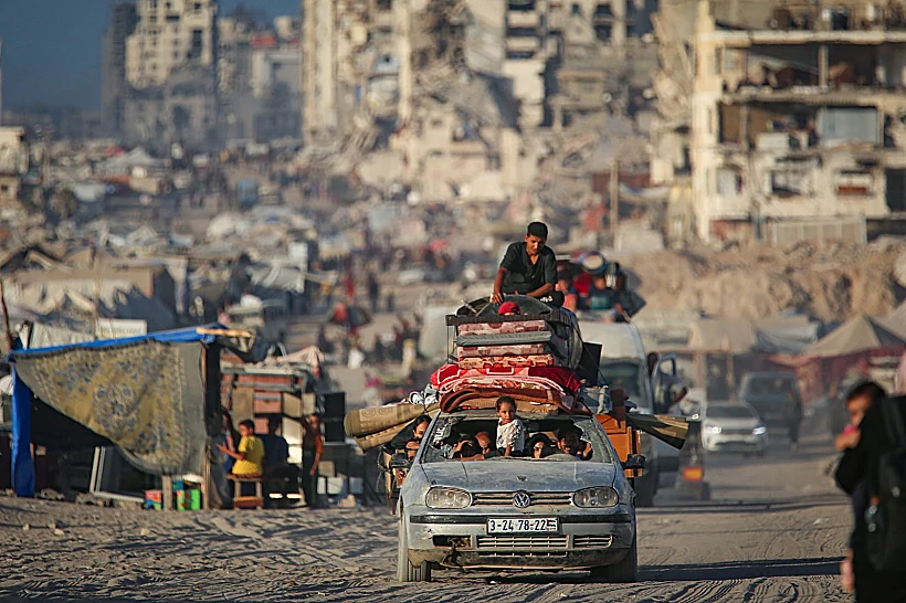 תושבים עזתים מתפנים לכיוון דרום הרצועה