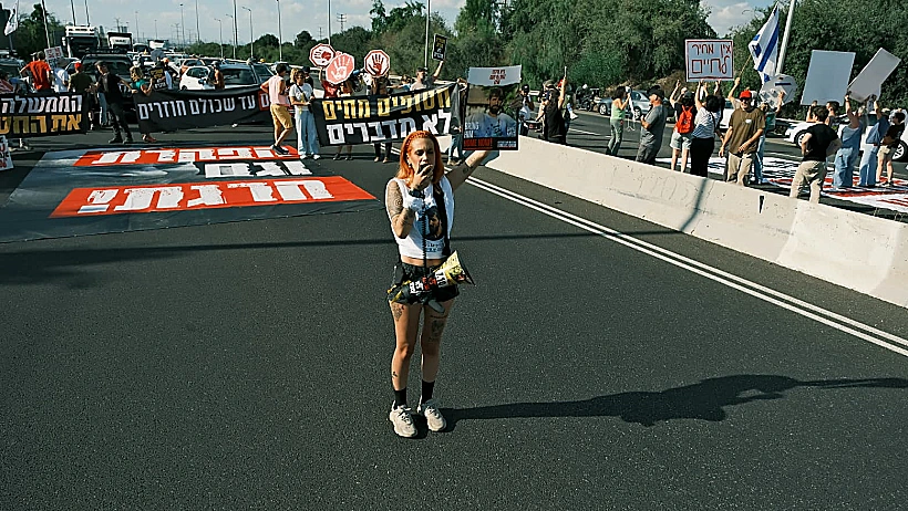 מפגינים למען השבת החטופים חוסמים את כביש 1