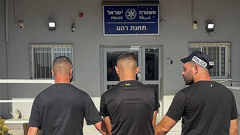 שוטרים מובילים חשוד ברצח לתחנת רהט