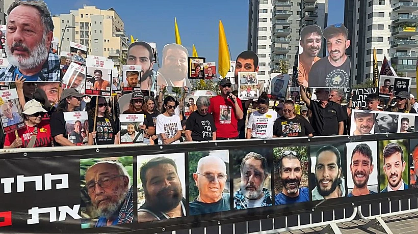 שורד השבי יאיר הורן וחברי קהילת ניר עוז