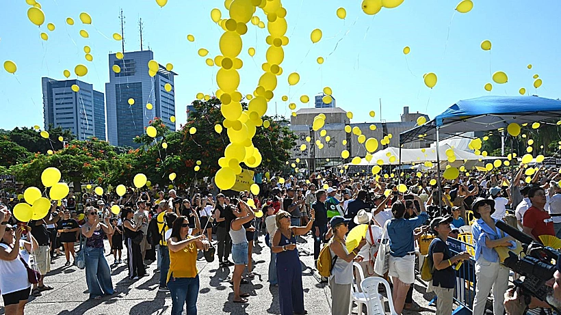 קבלת השבת של קהילת שער הנגב ונחל עוז בכיכר החטופים