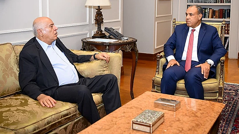 שר החוץ המצרי בדר עבד אלעאטי ומזכיר הוועד הפועל של פת"ח ג'יבריל רג'וב