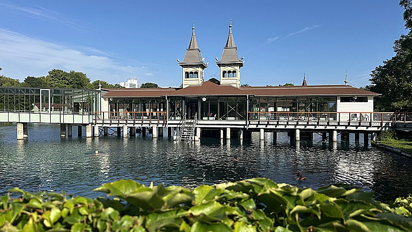 המעיין התרמי ב-Heviz‎ הונגריה