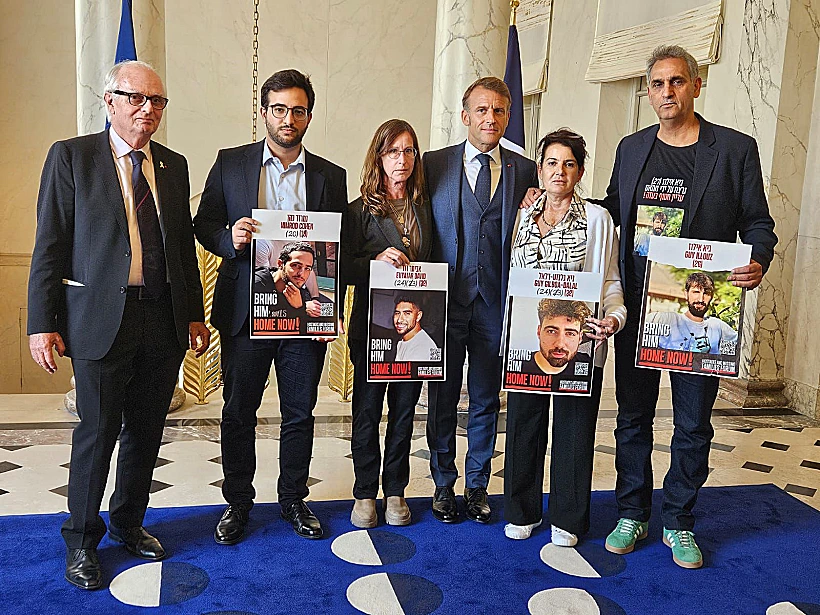 מטה משפחות החטופים בפגישה עם נשיא צרפת עמנואל מקרון