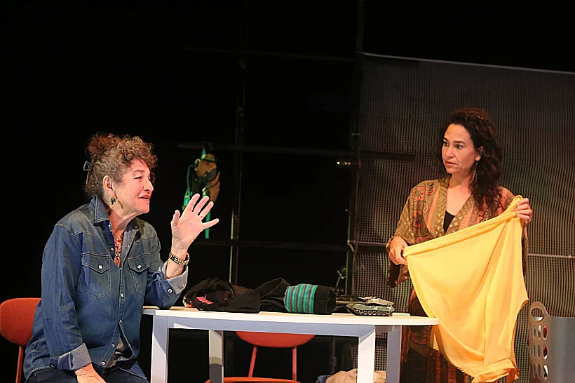 מתוך ההצגה "הביתה לחזור"