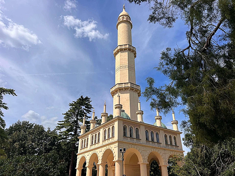 המינרט הלבן בטירת לדניצה