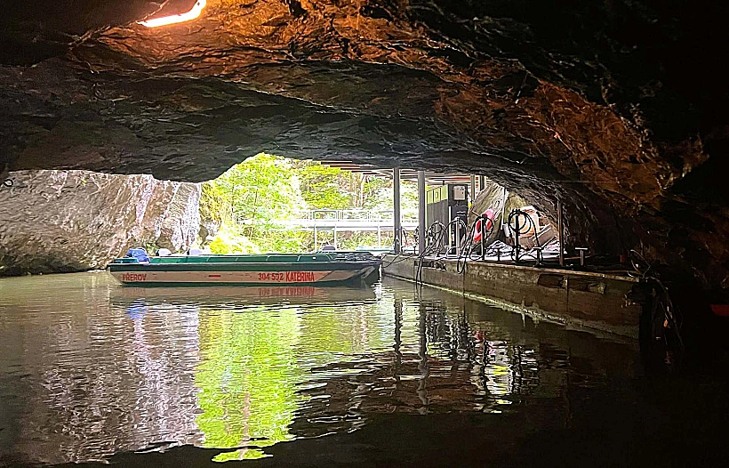שייט על נהר פונקווה במערת פונקווה דרום מוראביה
