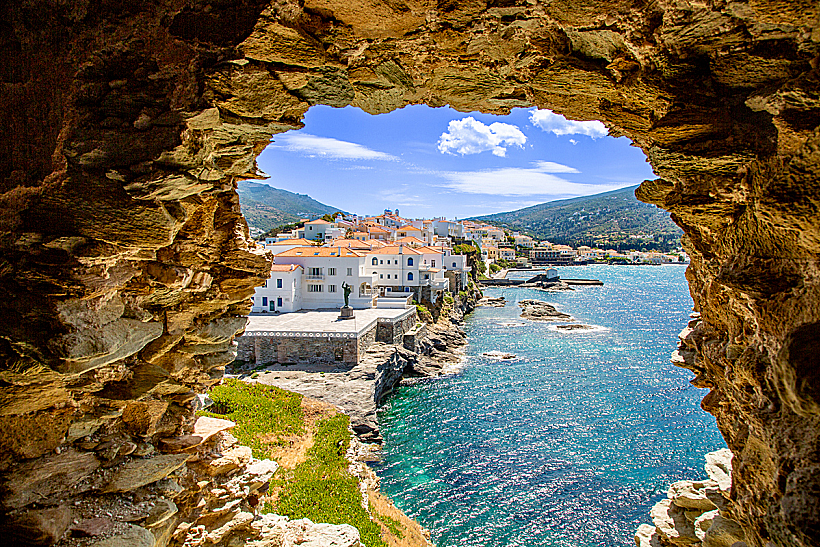 עיר הבירה חוֹרה האי היווני אנדרוס