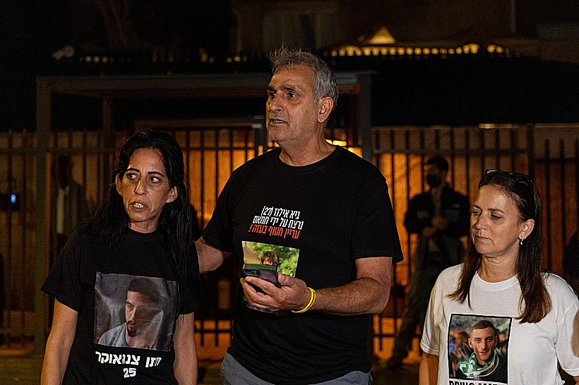 ענת אנגרסט, מישל אילוז ועינב צנגאוקר מול מעון רה"מ