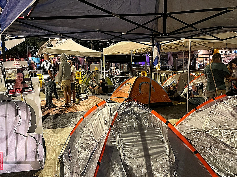 מאהל משפחות החטופים מול מעון רה"מ