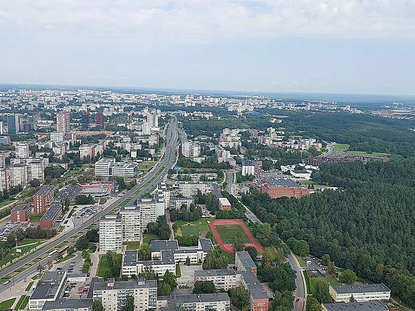 פייר, התרשמנו. הנוף מהקומה ה-67 של מגדל הטלוויזיה של וילנה