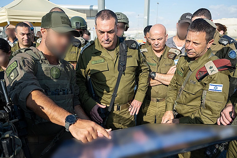 הרמטכ"ל אייל זמיר בזירת הפיגוע במעבר אלנבי