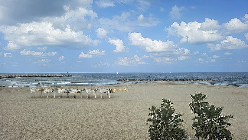 חוף הים היפה של הרצליה