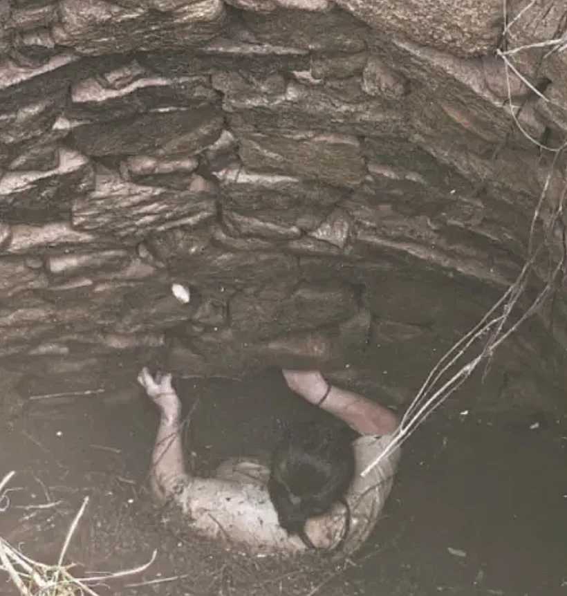 נפלה לבור עם נחשים ושרדה