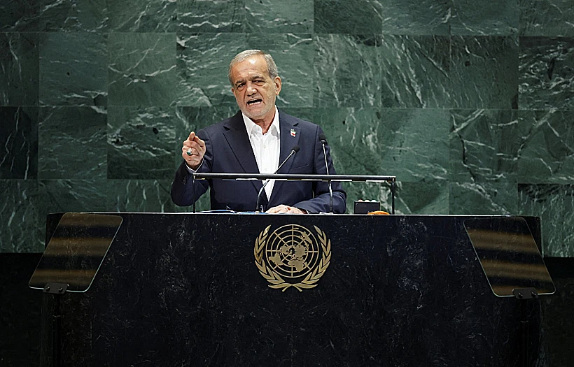 נשיא איראן מסעוד פזשכיאן נואם בעצרת הכללית של האו"ם