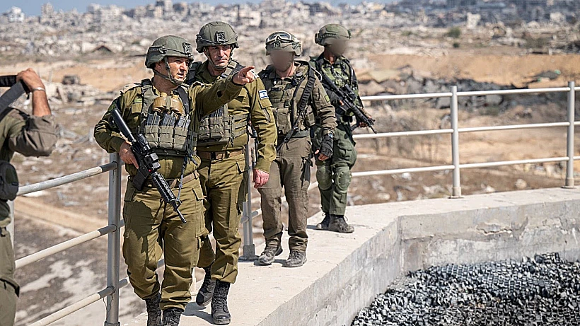 הרמטכ"ל אייל זמיר ואלוף פיקוד הדרום יניב עשור בעיר עזה