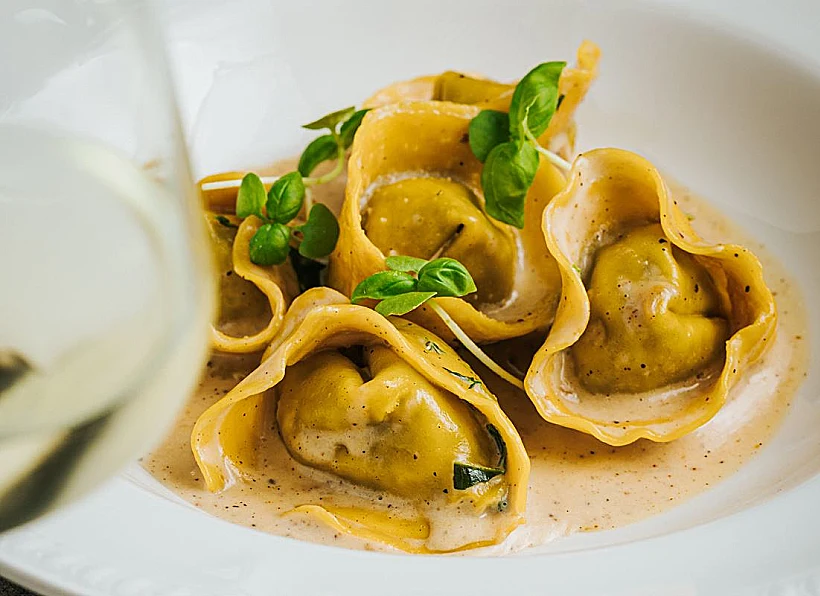 טורטליני גבינות ותרד במסעדת "mezzo"