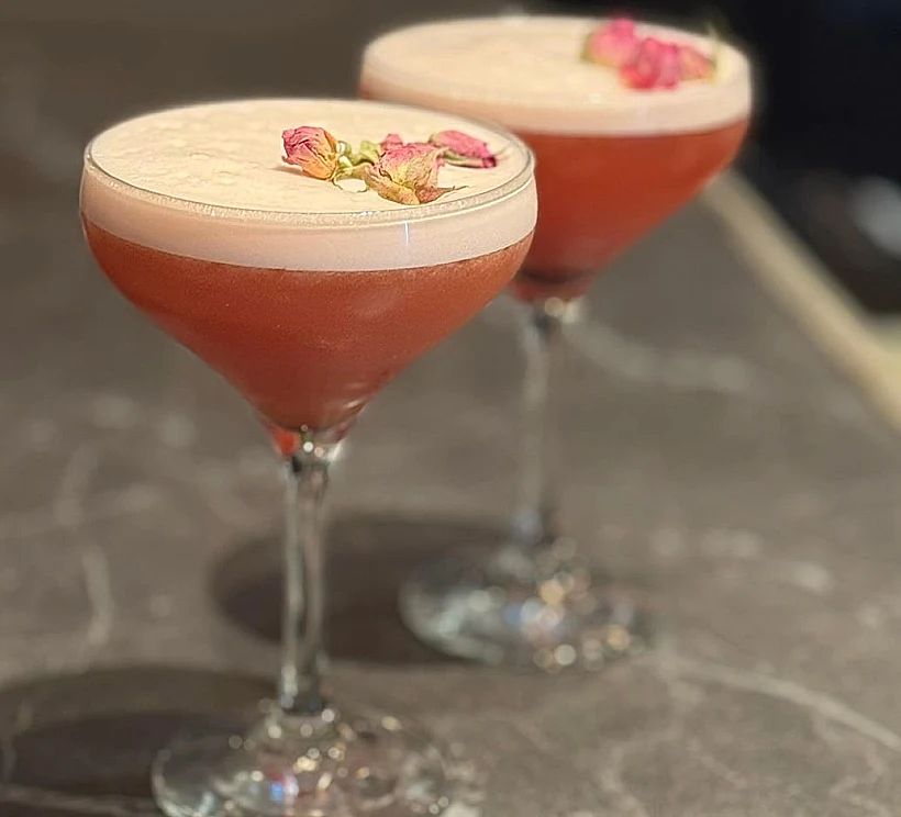 קוקטייל וודקה תות במסעדת "mezzo"