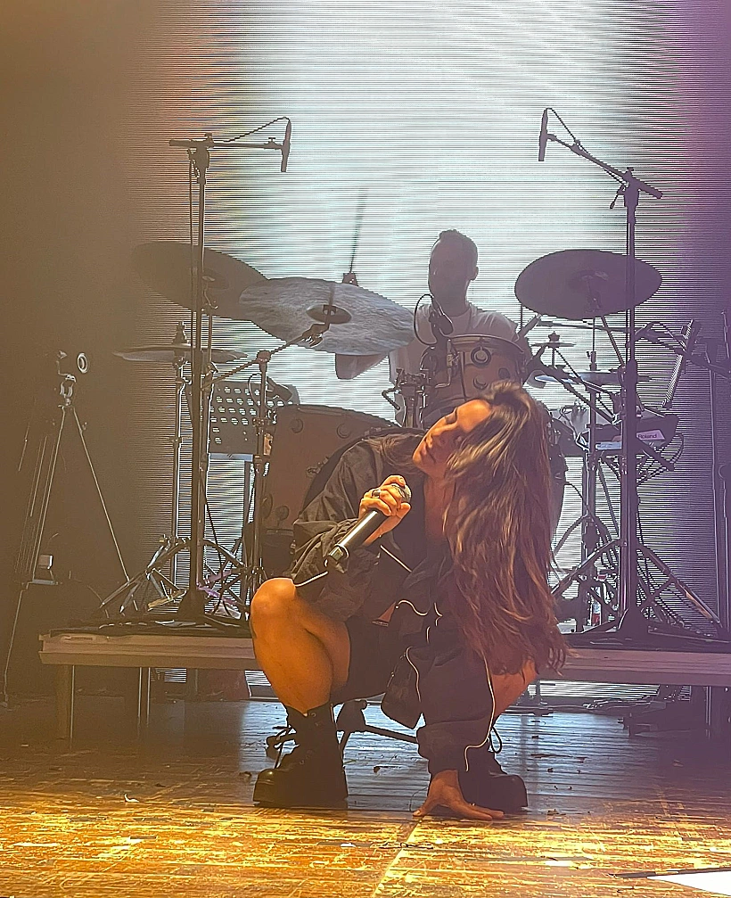 אקו בהופעה בבארבי