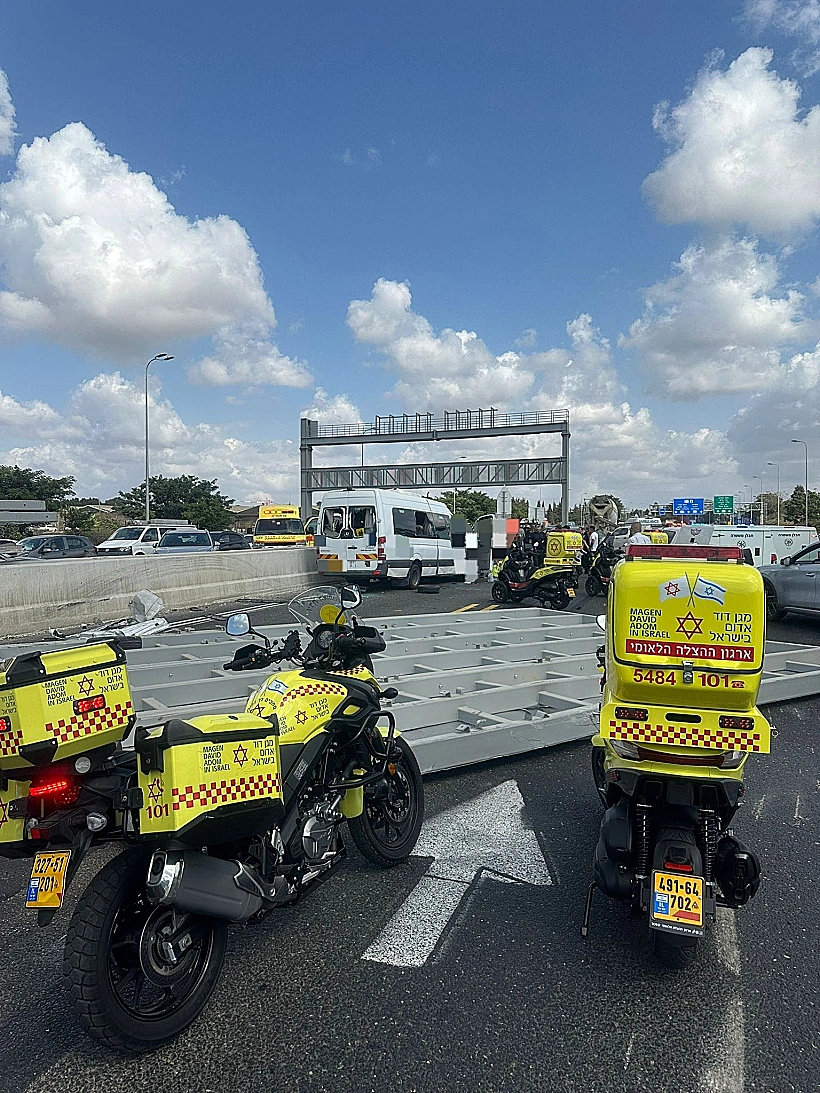 זירת התאונה בכביש 5 ליד גלילות