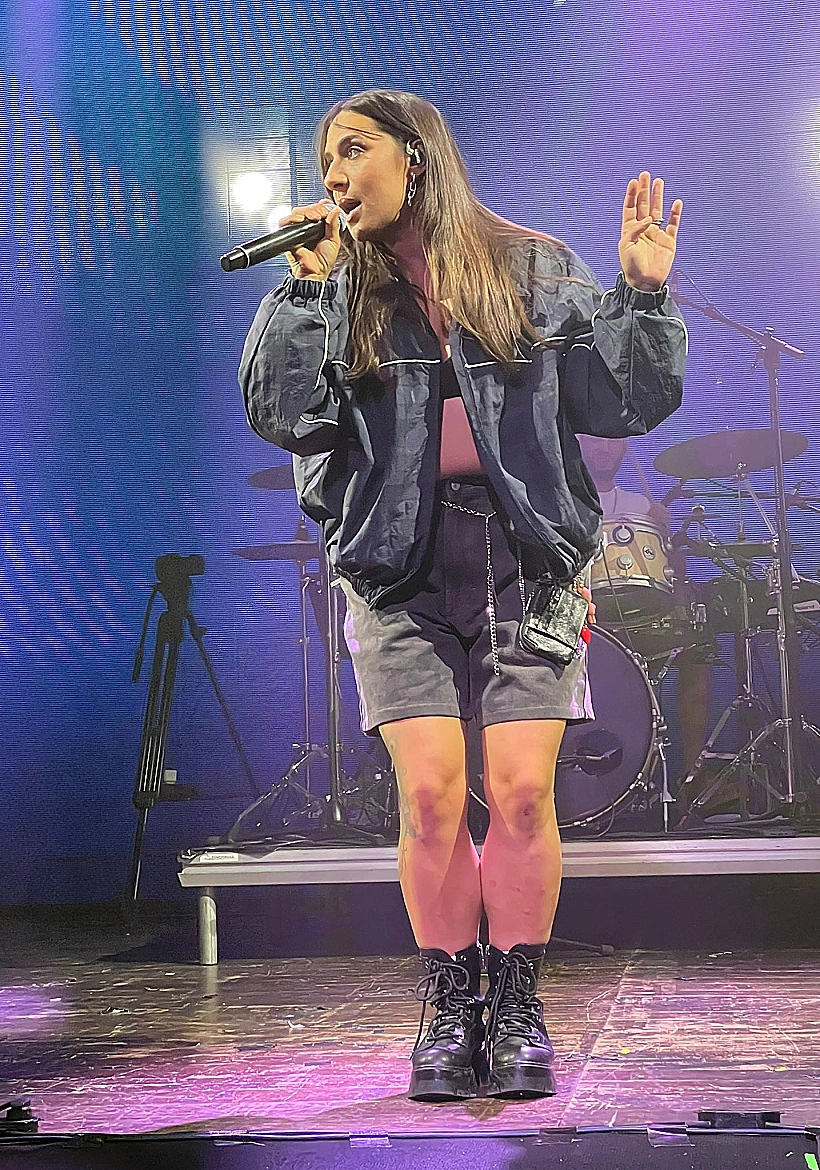 אקו בהופעה בבארבי