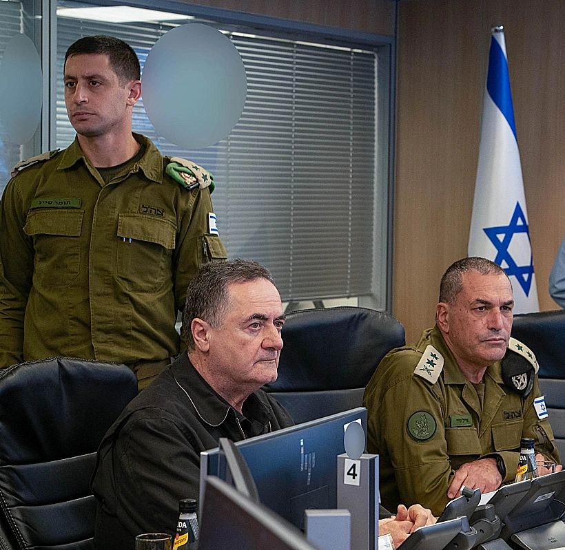 שר הביטחון כ"ץ והרמטכ"ל זמיר בבור חיל האוויר במהלך התקיפה בתימן