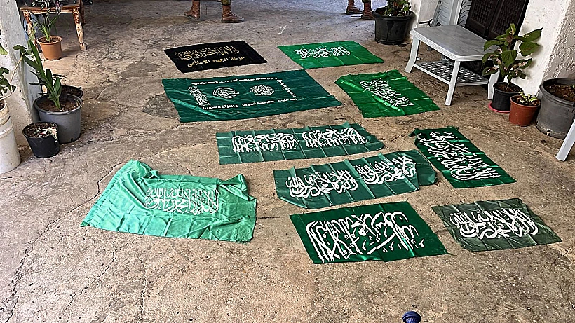 דגלי חמאס שהוחרמו בפעילות בשטחים